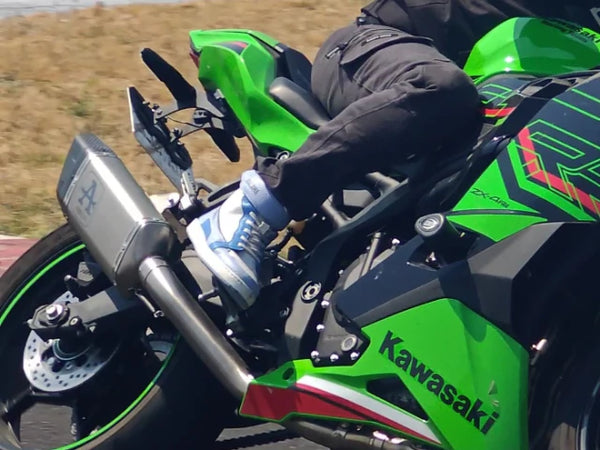 Tenis para moto Isadora con protecciones para Motociclista de Piel Atacama
