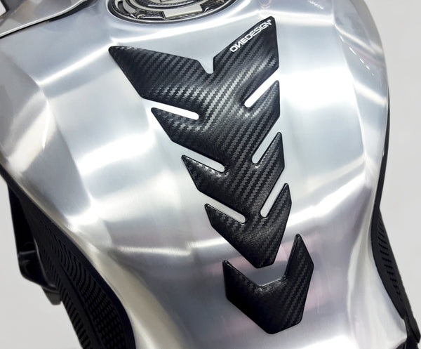 Protector De Tanque One Design Universal Carbon Mate