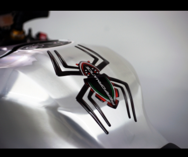 Protector De Tanque Onedesign Slim Spider Tank Pad Italiano - Moto Helmets  -  - Accesorios, Accesorios varios