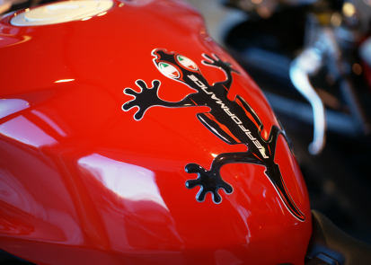Protector De Tanque Onedesign Slim Geco Tank Pad Italiano - Moto Helmets  -  - Accesorios, Accesorios varios